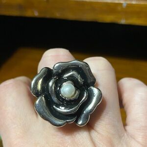 CUTE Handcrafted floral & Pearl silver tone statement costume adjustable ring